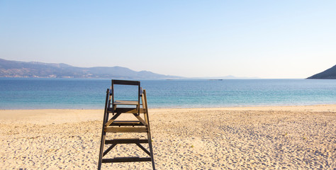 Silla de socorrista en la playa