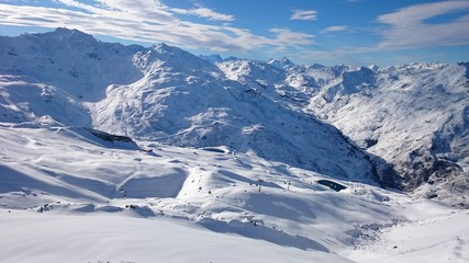 Fototapeta na wymiar góry śnieg alpy niebo chmury szczyty 