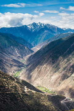 Tibet BaSu turn 72 mountain scenery