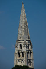 Fototapeta na wymiar Auxerre, abbaye saint-germain, balade de le long de l'Yonne