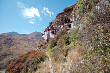 Fototapeta na wymiar Cave Monastery in Tibet