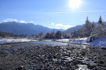 winterliche Flusslandschaft