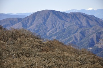 大室山から眺める御正体山