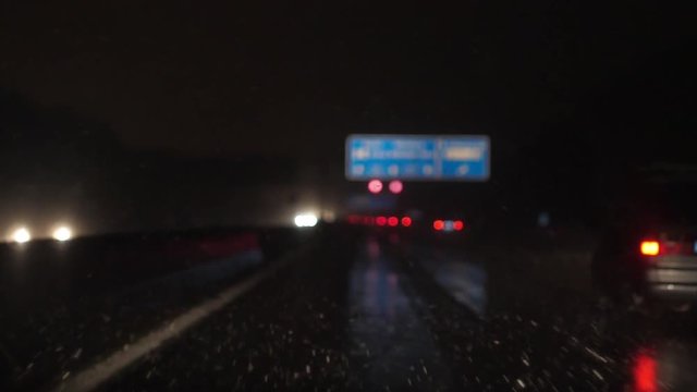 Autofahrt nachts