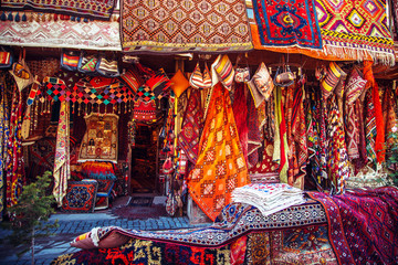 Amazing traditional handmade turkish carpets in souvenir shop. - obrazy, fototapety, plakaty
