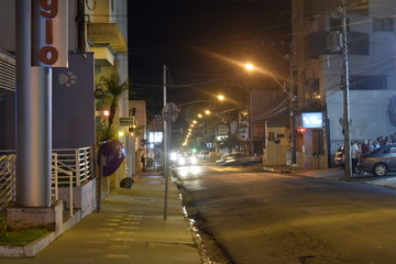 Iluminação pública em rua