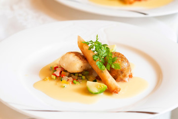 レストランのディナープレート