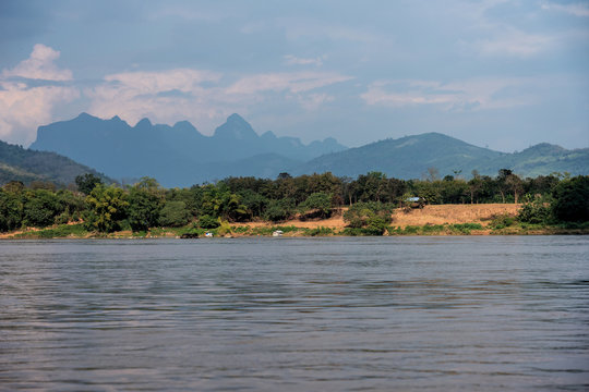 Laos - Luang Prabang - Fahrt zu den Pak Ou Höhlen auf dem Mekong