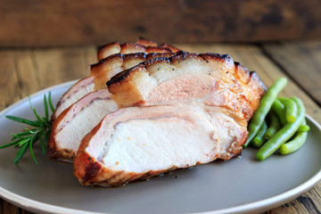 Aufgeschnittener Schweinebraten