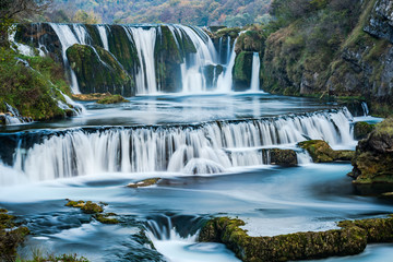 Obraz premium Strbacki buk waterfall in Bosnia Una National Park