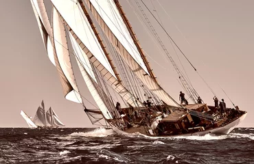 Papier Peint photo Naviguer Course de yacht de voilier. Yachting. Voile. Régate. Voiliers et voiliers classiques