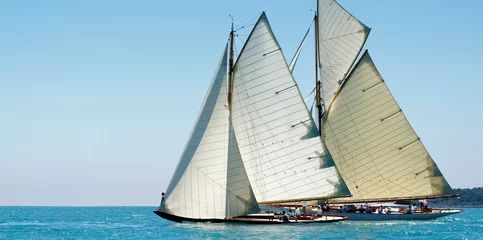 Photo sur Plexiglas Naviguer Sailing ship yacht race. Yachting. Sailing. Regatta. Classic sail yachts and sailboats