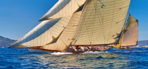 Fototapete Segeln Segelschiff-Yachtrennen. Segeln. Segeln. Regatta. Klassische Segelyachten und Segelboote
