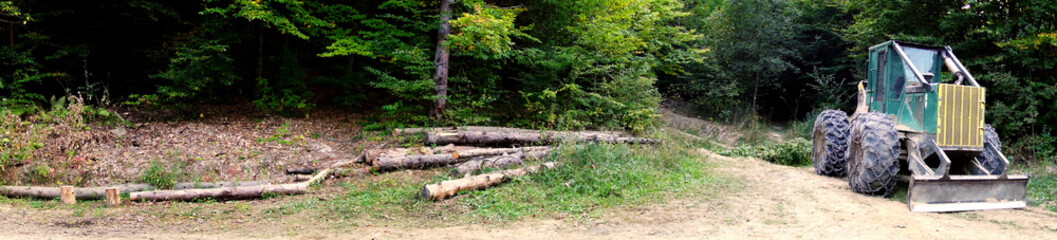 Forestry tractor to tow truncated trees