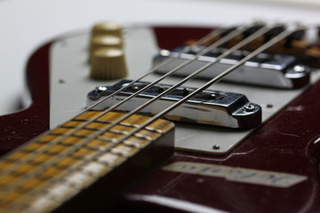 elektrischer e-bass bassgitarre rot