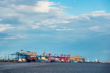 Blick auf den Hafen der Stadt Bremerhaven