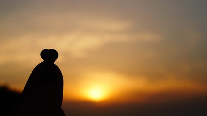 Herzsilhouette auf R&uuml;gen am Abend