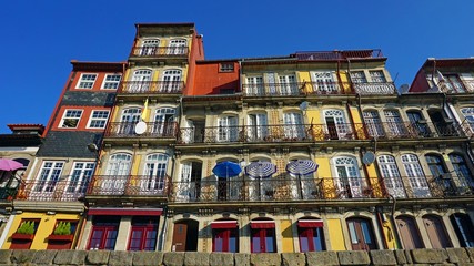 Fototapeta na wymiar residencial area of porto with traditional houses
