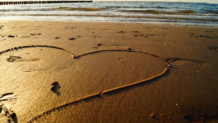 Schriftzug "Herz" im Sandstrand von R&uuml;gen #2