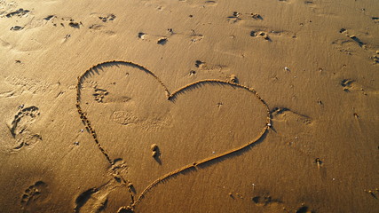 Schriftzug "Herz" im Sandstrand von R&uuml;gen