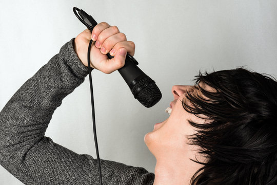 screaming in microphone
