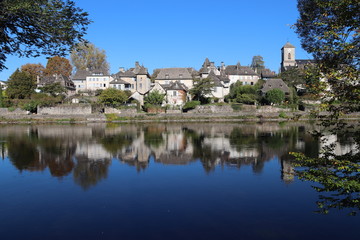 Fototapeta na wymiar Corrèze - La Dordogne à Argentat