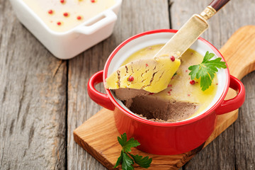 Chicken liver pate with fresh bread