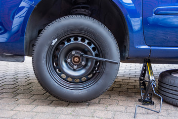 Reifenwechsel - Reifen wechsel am Auto