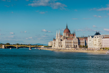 Obraz na płótnie Canvas Parliament building in autumn, Budapest, Hungary