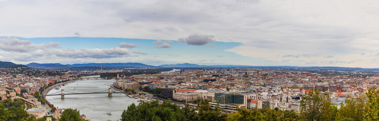 Fototapeta na wymiar Budapest bridge skyline panorama
