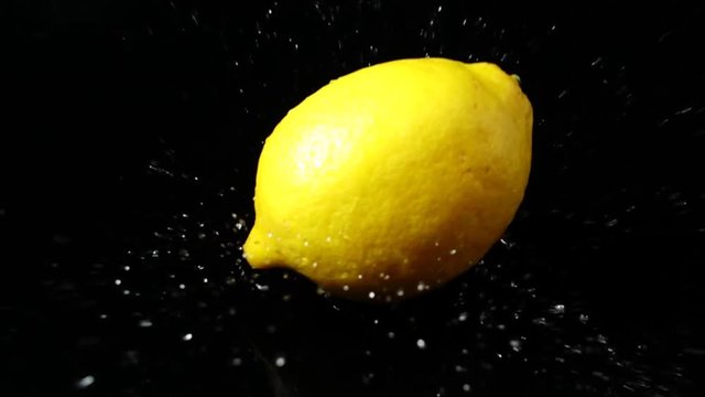 	Falling of a lemon. Slow motion.