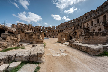 Fototapeta na wymiar roman amphitheater in Tunis 