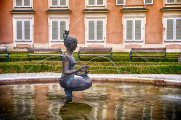 Papier Peint photo Fontaine Water fountain with statue of a girl in Mirabell palace gardens Salzburg, Austria