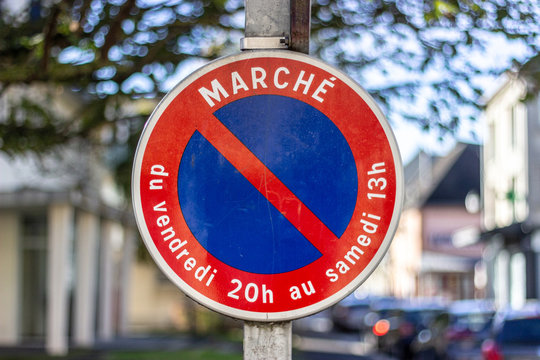 interdiction de stationner, march&eacute;