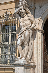 Fototapeta na wymiar Italy, Mantua, statue in in Sordello square.Great tourists attraction. 