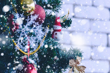 Fototapeta na wymiar Christmas tree with snow fall