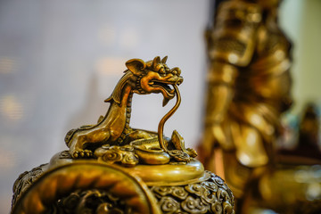 Fototapeta na wymiar golden dragon in chinese temple