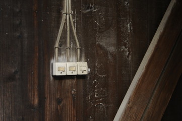 古い電気スイッチ