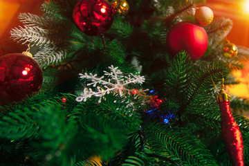 Obraz na płótnie Canvas Christmas tree decorated with garlands, close-up.