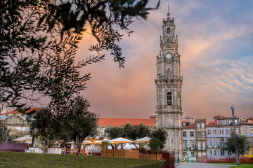 Fototapeta premium Tower of the Clérigos with beautiful sky
