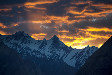 Fototapeta na wymiar Sunset of karakoram mountains.