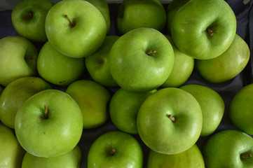 many green apples
