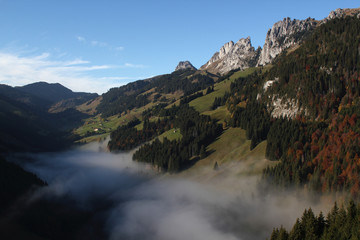 Fototapeta na wymiar Fog in the valley at Jaunpass with Rudigenspitze on the right.