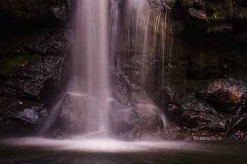 Fototapeta na wymiar 秋のマゼノ渓谷の滝