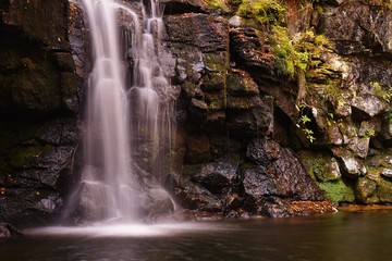 Fototapeta premium 秋のマゼノ渓谷の滝