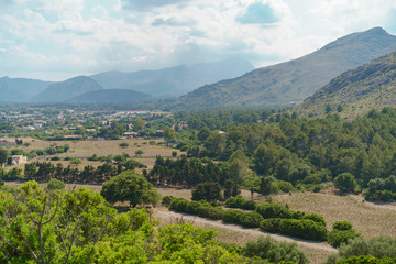 Image of a green valley in the mountains