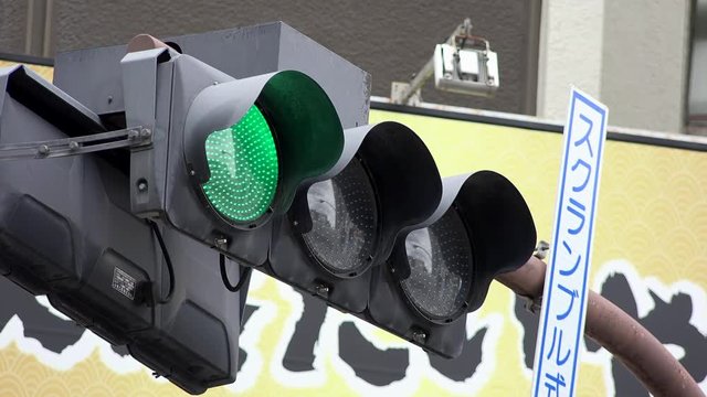Inverted sequence of colors of a semaphore