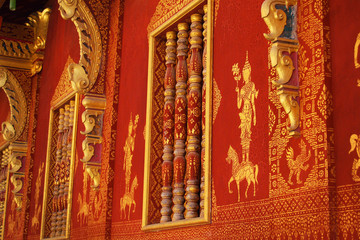 Obraz premium carved window in buddhist temple