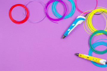 3d pens with colourful plastic filament on purple background - obrazy, fototapety, plakaty