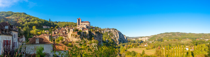 Fototapeta na wymiar Saint Cirq Lapopie, Occitanie en France